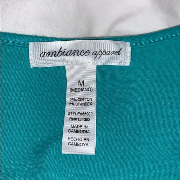 Teal crop top. Size M - Picture 3 of 4